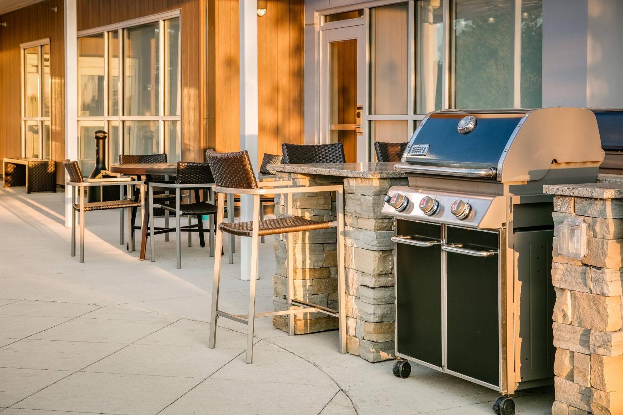 Towneplace By Marriott Kansas Airport Hotel