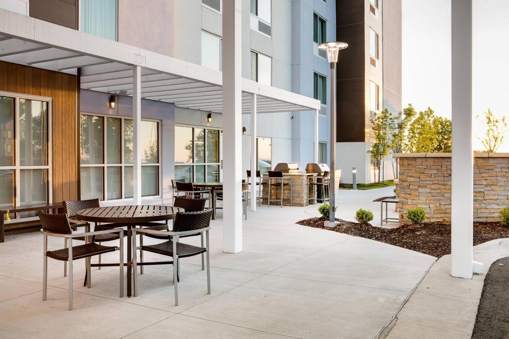 Hotel Towneplace By Marriott Kansas Airport 3*