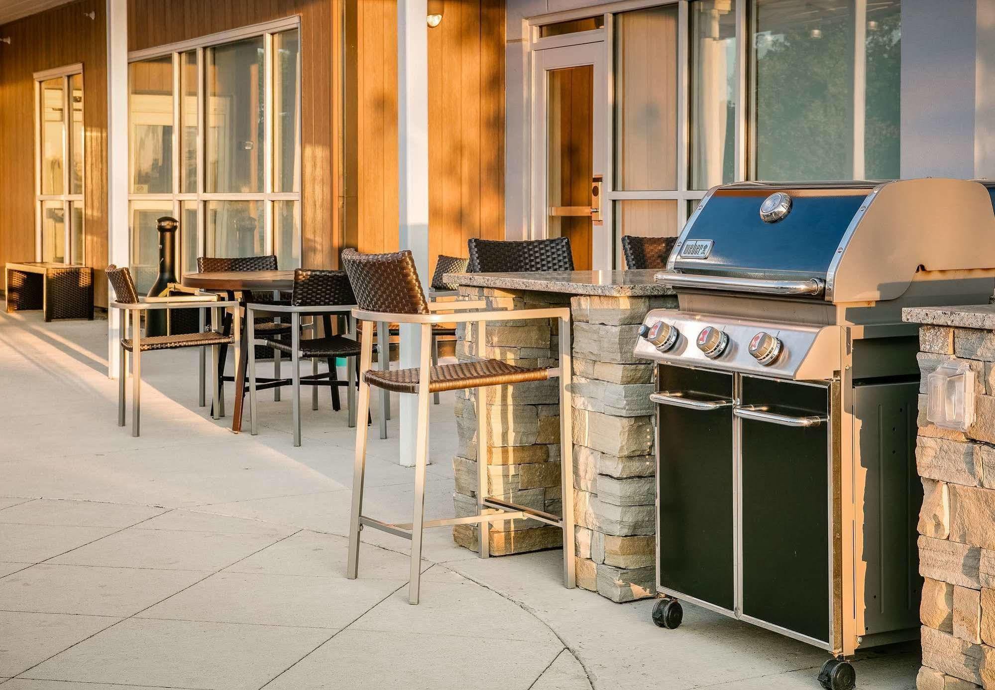 Hotel Towneplace By Marriott Kansas Airport 3*